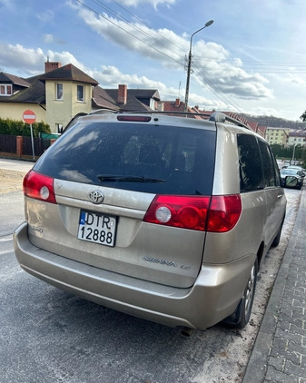 Toyota Sienna cena 24000 przebieg: 300000, rok produkcji 2006 z Trzebnica małe 67